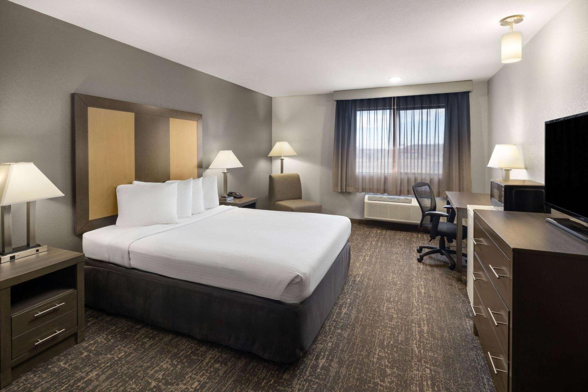 Baymont By Wyndham Moses Lake Exterior photo