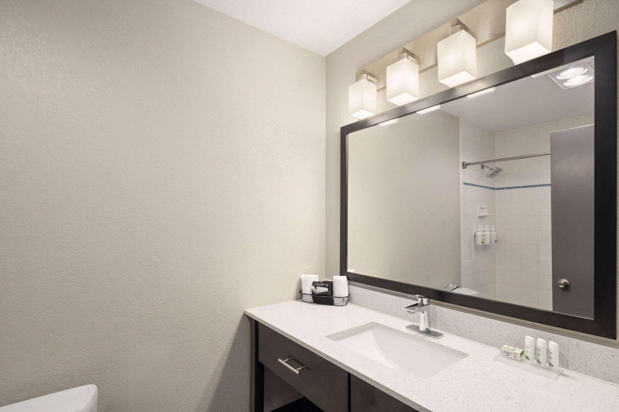 Baymont By Wyndham Moses Lake Exterior photo
