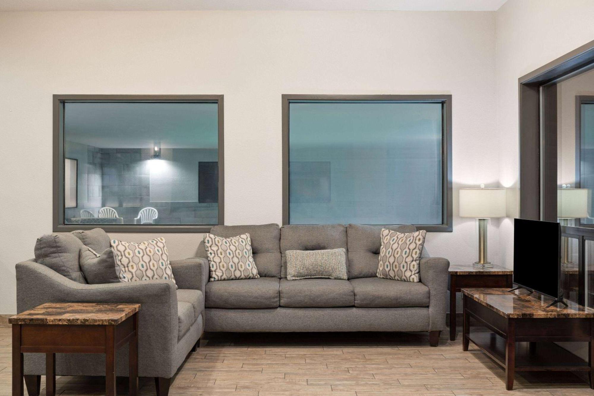 Baymont By Wyndham Moses Lake Exterior photo